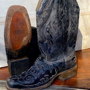 Ladies size 8 Corrals (black)